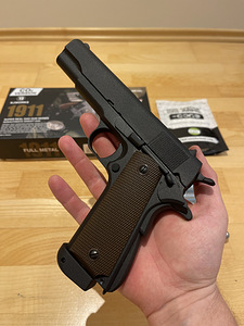 UUS KJW Colt M1911 Airsoft 6mm püstol CO2 Blowback (9 foto / 10)