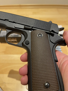 UUS KJW Colt M1911 Airsoft 6mm püstol CO2 Blowback (10 foto / 10)