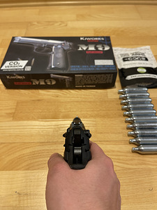 UUS KJW Beretta M9 Airsoft 6mm püstol CO2 Blowback (8 foto / 10)