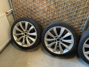 Оригинальные диски Tesla Model 3 19-дюймовые с летними шинам (2 фото из 9)