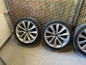 Оригинальные диски Tesla Model 3 19-дюймов с летними шинами