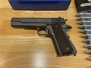 НОВЫЙ KWC/Cybergun Colt M1911 Airsoft 6mm пистолет CO2 Blowb (2 фото из 9)