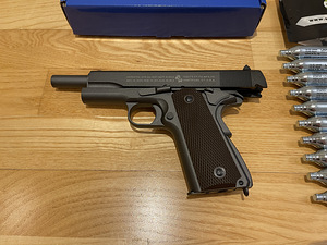НОВЫЙ KWC/Cybergun Colt M1911 Airsoft 6mm пистолет CO2 Blowb (4 фото из 9)