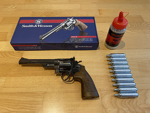 UUS UMAREX SMITH & WESSON M29 6,5" 4,5mm CO2 õhurevolver (1 foto / 10)