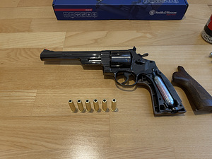 UUS UMAREX SMITH & WESSON M29 6,5" 4,5mm CO2 õhurevolver (9 foto / 10)