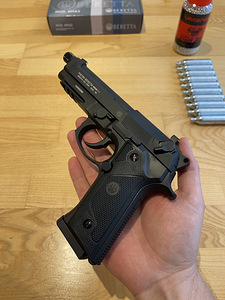 UUS UMAREX BERETTA M9A3 õhupüstol 4,5mm CO2 Blowback-iga (10 foto / 10)
