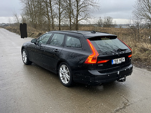 2018 Volvo V90 T5 (5 foto / 11)