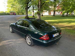 Мерседес-Бенц S320 (2 фото из 8)