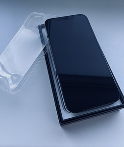 iPhone 12 Pro Max + Airpods (2 foto / 3)