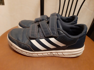 Adidas кроссовки. (4 фото из 4)