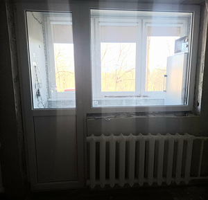 Продам балконую дверь+окно (1 фото из 1)