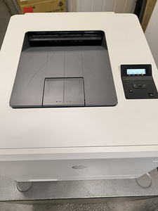 HP Color LaserJet Pro M452dn värviprinter (3 foto / 5)