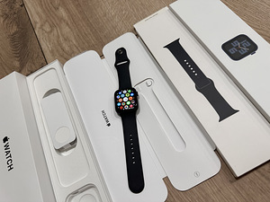 Apple Watch SE 44mm 2nd Gen GPS Midnight (1 foto / 3)