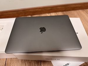 Apple MacBook Air M1 , 8GB , 256 GB (2 foto / 3)