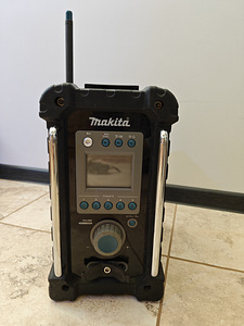 Makita BMR100 – tööraadio (FM/AM), originaal (1 foto / 6)