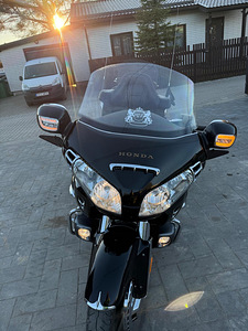 Honda goldwing gl1800 (8 foto / 10)