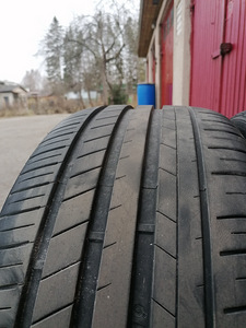 Suverehvid 235/35 r19 2tk (5 foto / 6)
