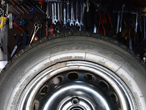 Шины с дисками 195/65 R15 4x108+ колпаки (3 фото из 4)