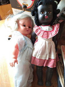 Коллекция старых кукол