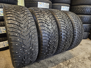 215 60 R 17 Nokian Hakkapeliitta 8 SUV (1 foto / 4)