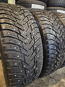 215 60 R 17 Nokian Hakkapeliitta 8 SUV (2 foto / 4)