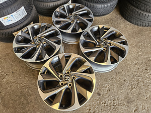 Toyota Original Veljed R 17 (1 foto / 6)