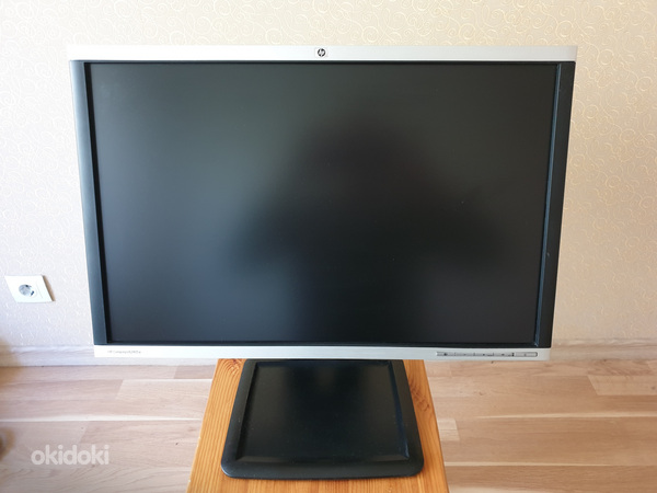 HP LA2405wg 24"