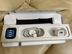 Apple Watch Series 4 44mm GPS Aluminum (1 foto / 4)