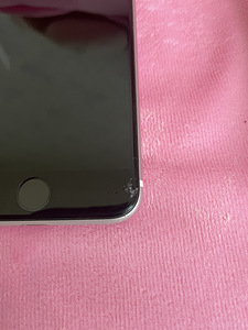 iPhone се 2020 (3 фото из 3)