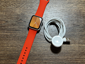 Apple Watch SE, 40 мм, серебристый GPS