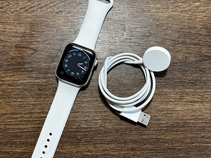 Apple Watch Series 5, 44 мм, серебристый GPS