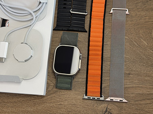 Apple Watch Ultra 1st Gen, 49mm, Titanium Cellular + GPS (2 foto / 3)