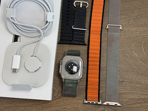 Apple Watch Ultra 1st Gen, 49mm, Titanium Cellular + GPS (3 foto / 3)