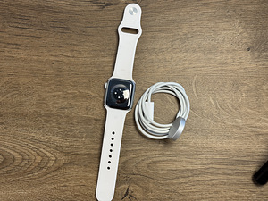 Apple Watch Series 9, 41mm, Silver GPS (3 foto / 3)