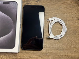 Apple iPhone 15 Pro 256gb, Black Titanium (2 foto / 3)