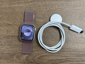 Apple Watch Series 9, 41mm Silver, Cellular + GPS (1 foto / 3)
