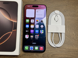 Apple iPhone 16 Pro Max 256gb, Desert Titanium (1 foto / 3)