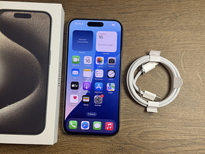 Apple iPhone 15 Pro 256gb, Natural Titanium (1 foto / 3)