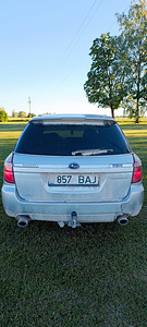 Subaru Legacy 2005 2.5 мануал (3 фото из 10)