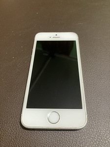 iPhone SE 1-го поколения (1 фото из 4)