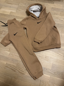 Nike (3 фото из 3)