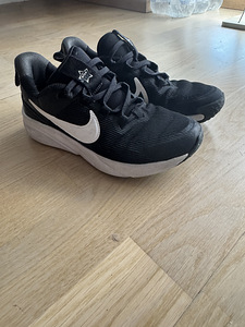 Nike (1 foto / 4)