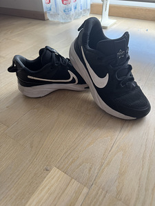 Nike (2 foto / 4)