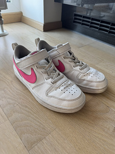 Nike (2 foto / 4)