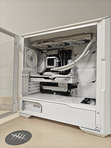 PC 9800x3D, 360 AIO, B650 Edge, DDR5 32GB, SSD 2TB, RTX 5070 (4 foto / 8)