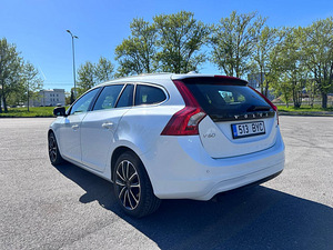 Volvo V60 2.0 TDI 120kW, 2013a (3 foto / 15)