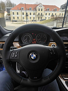 BMW 330i M-pakett (8 foto / 10)