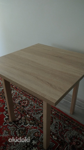 Laud / стол / a table
