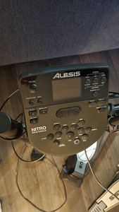 Alesis Nitro Mesh. Elektrilised trummid. (3 foto / 6)