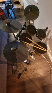 Alesis Nitro Mesh. Elektrilised trummid. (6 foto / 6)